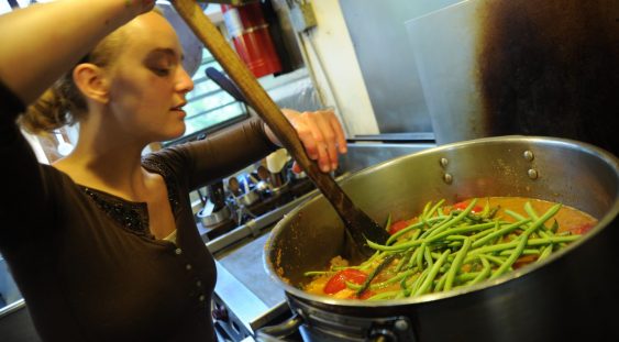 Gătitul crește valorile nutriţionale ale unor legume