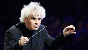 Dirijorul britanic Simon Rattle părăseşte Londra pentru München