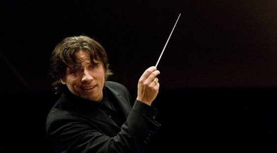 Kristjan Jarvi, la pupitrul Orchestrei Simfonice Radio Leipzig