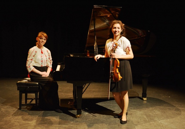 Violonista Adriana Cristea și pianista Greta Gasser continuă seria românească de la St Martin-in-the-Fields