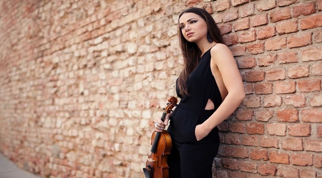 Violonista Rusanda Panfili va cânta alături de Hans Zimmer