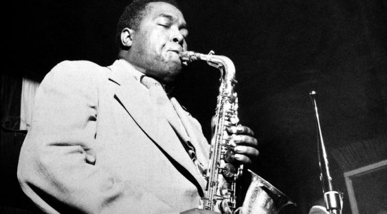 Legendarul saxofonist Charlie Parker a primit o stea pe Apollo Walk of Fame din New York
