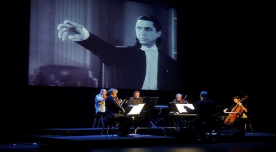 Philip Glass și Kronos Quartet – în premieră, în România, cu spectacolul „Dracula – muzica și filmul”