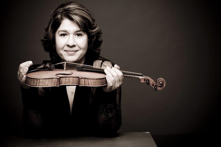 Violonista Mihaela Martin din nou la Bucureşti