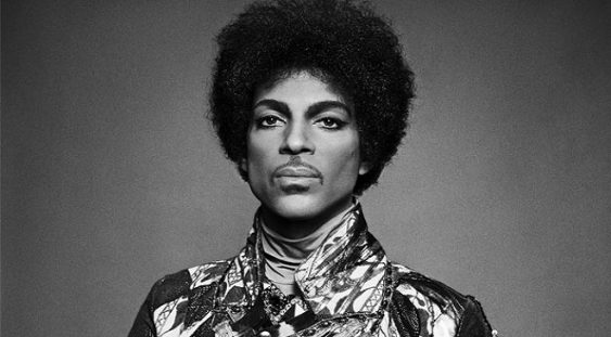 Prince, inclus pe celebrul Walk of Fame din fața Teatrului Apollo din New York