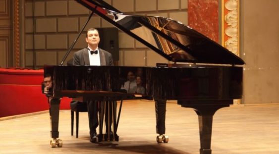 “Poveştile vieneze” ale pianistului Nicolae Dumitru vor răsuna la Teatrul Act şi la Ateneul Român