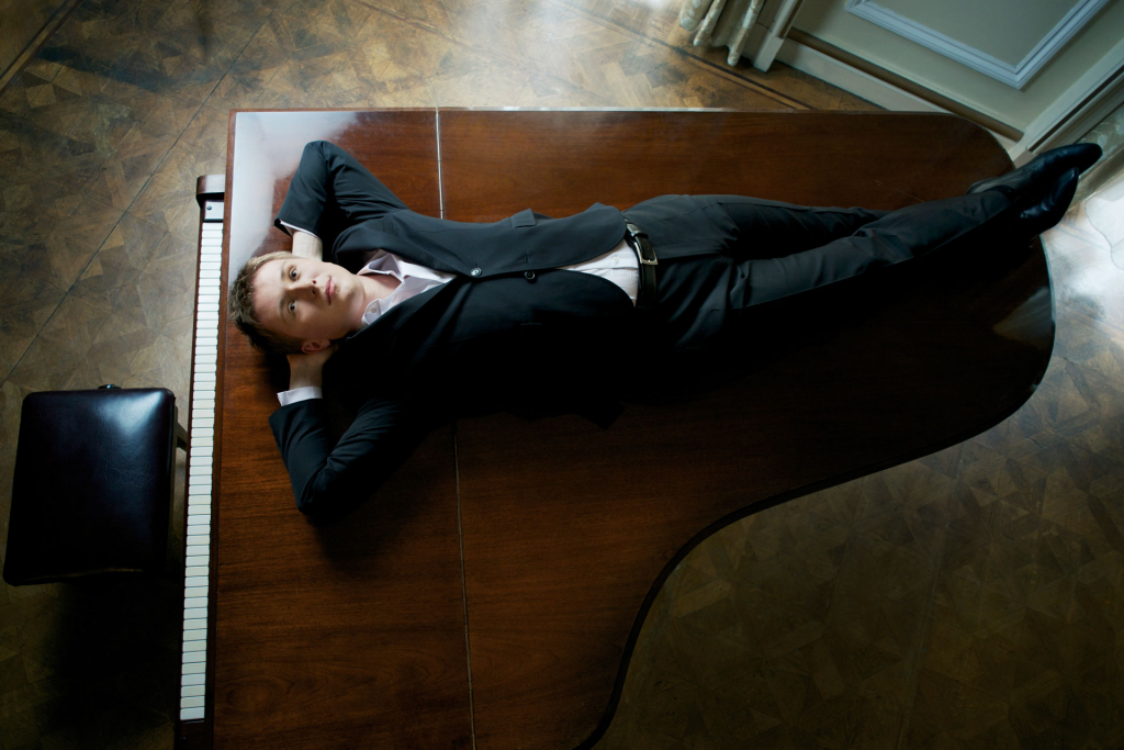 Pianistul Sergiu Tuhuţiu, în seria „Concertelor Enescu” de la ICR Londra