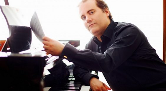 Josu de Solaun, pianist: “Să fiu legat de numele lui George Enescu are o valoare aproape etică”