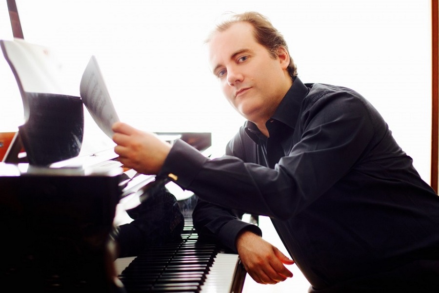 Josu de Solaun, pianist: “Să fiu legat de numele lui George Enescu are o valoare aproape etică”