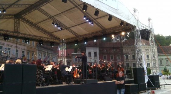 Concert estival în aer liber susținut de Filarmonica Brașov