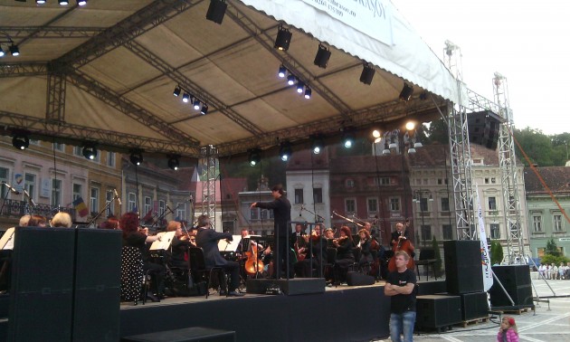 Concert estival în aer liber susținut de Filarmonica Brașov