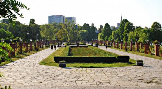 Folk în Parcul Herăstrău