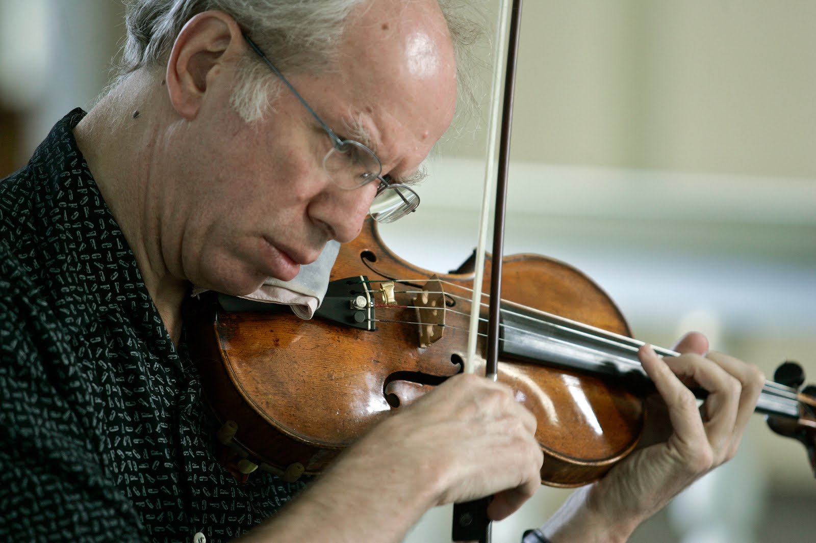 Celebrul violonist Gidon Kremer va concerta la Festivalul RadiRo