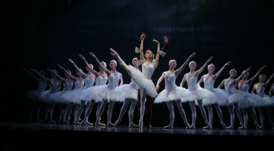 Baletul Lacul lebedelor de Ceaikovski la Opera Naţională Bucureşti