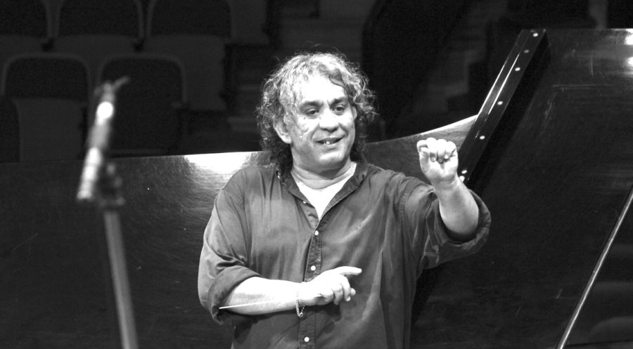 Nicolae Moldoveanu dirijează Orchestra Filarmonicii George Enescu