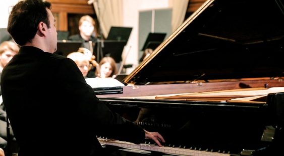 Pianistul Dragoş Andrei Cantea, de la Oslo la Bucureşti