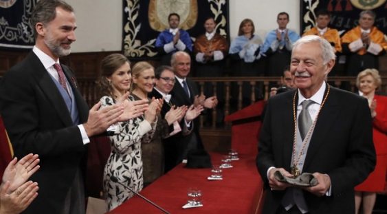 Regele Felipe al VI-lea i-a decernat premiul Cervantes scriitorului spaniol Eduardo Mendoza