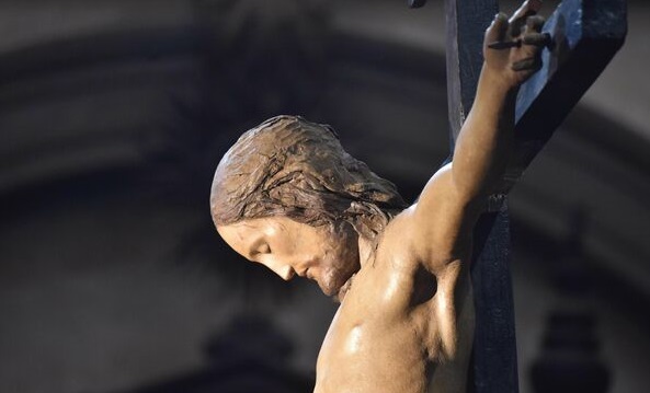 A fost găsit un crucifix din lemn sculptat de Michelangelo