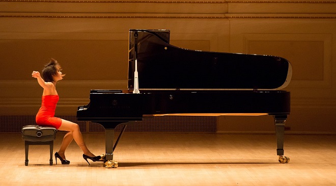 Yuja Wang: Dacă muzica este frumoasă și senzuală, de ce să nu mă îmbrac corespunzător?