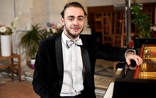 Daniel Ciobanu cântă în cadrul Festivalului Internațional „Enescu și muzica lumii”