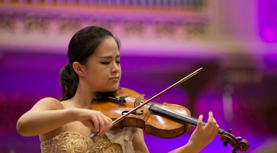 Violonista Gyehee Kim, câştigătoarea Premiului I la Concursul Internaţional „George Enescu”, cântă la Bucureşti