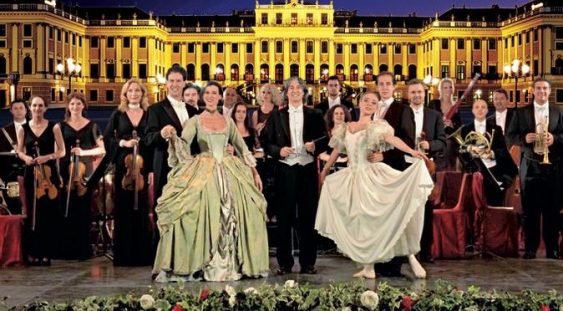Schoenbrunn Palace Orchestra urcă pe scena Sălii Palatului