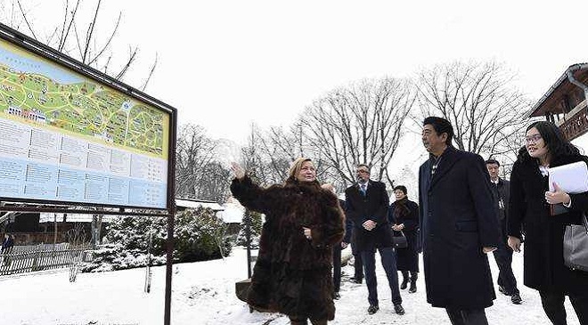 Premierul Japoniei, Shinzo Abe, a vizitat Muzeul Satului, unde s-a interesat de cultul ortodox şi de pictura pe lemn