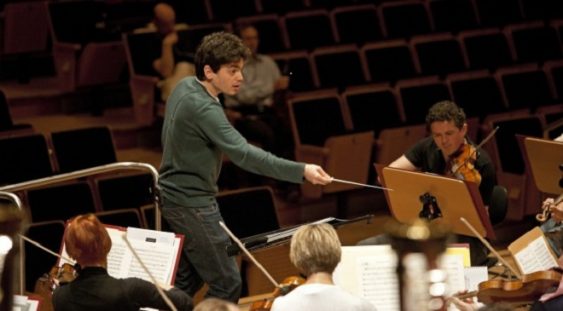 Pentru prima dată în 50 de ani Filarmonica din Israel va avea un nou director muzical