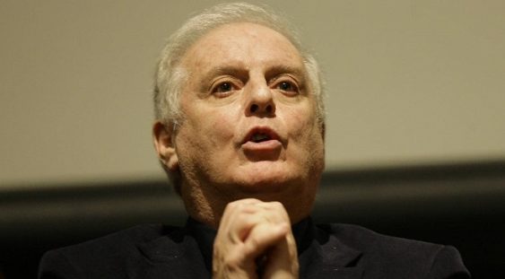 Dirijorul Daniel Barenboim renunţă la premiul muzical Echo