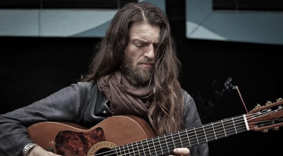 Celebrul chitarist Estas Tonne va reveni în România