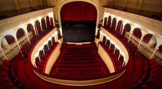 Spectacole în premieră la Teatrul Odeon şi Teatrul de Comedie