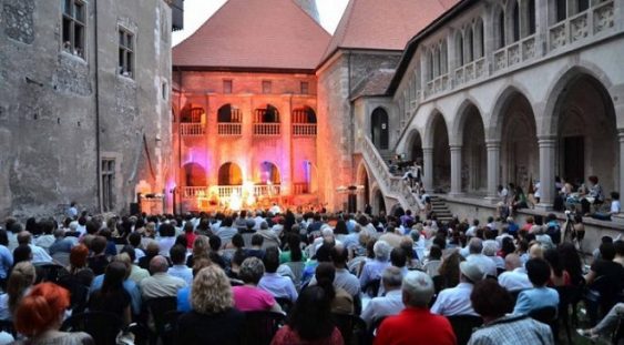 Începe Festivalul „Hunedoara Lirică”