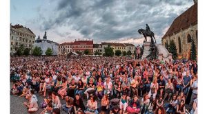  În ceea ce priveşte „Turandot”, spectacolul o are ca invitată specială în rolul titular pe soprana coreeană Lilla Lee.