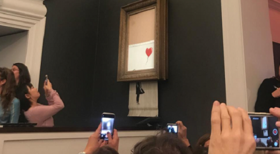 VIDEO: Banksy a arătat cum a instalat mecanismul care a distrus un tablou de un milion de lire imediat după vânzare