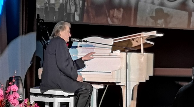 Florin Piersic, omagiat de sute de oameni la aniversare: Îmi pare rău de un singur lucru: că nu am 38 de ani, ci 83 de ani