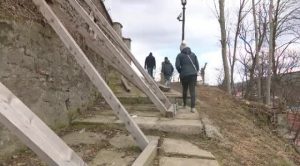  Cetatea Sighișoarei este în prag de prăbușire. Zidurile au fost „asigurate” cu scânduri