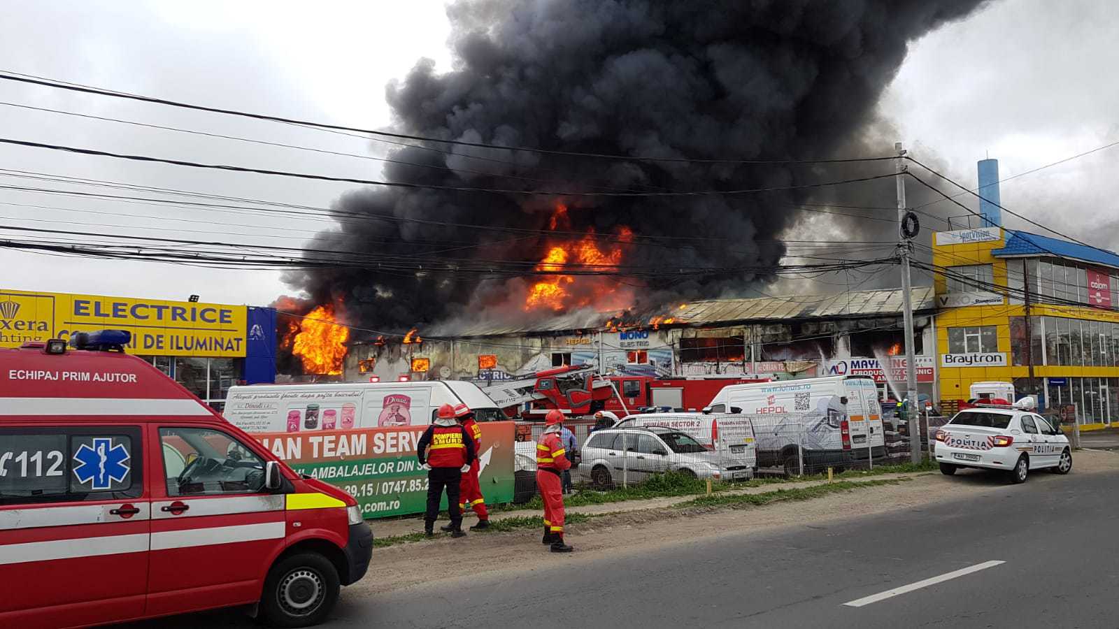 VIDEO | Incendiu uriaș la un mare centru comercial de lângă București