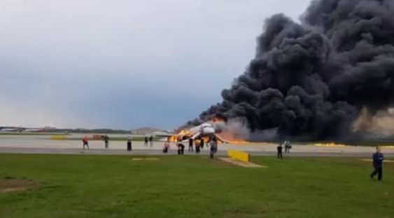 VIDEO | ​Tragedia aviatică din Rusia: Avionul Suhoi a aterizat de urgență cu rezervoarele pline