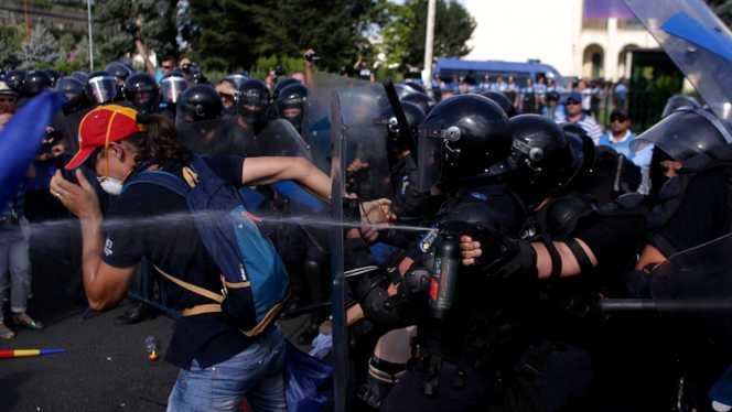 Procurorii militari extind acuzaţiile pentru şefii din Jandarmerie în dosarul violenţelor de la protestul din 10 august 2018