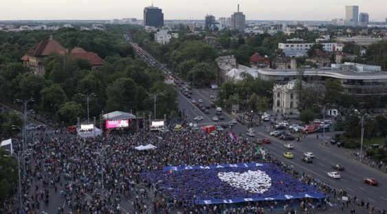 „Toți pentru Europa”. Mesajul transmis de miile de oameni din Piața Victoriei