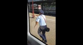 VIDEO | Controlorul trenului București-Târgoviște, uitat pe peronul din Gara de Nord VIDEO | Controlorul trenului București-Târgoviște, uitat pe peronul din Gara de Nord