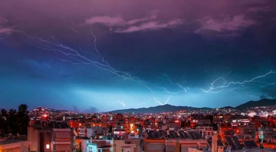 Furtună puternică în Grecia: O femeie şi un băiat de 8 ani din România au murit în zona Halkidiki