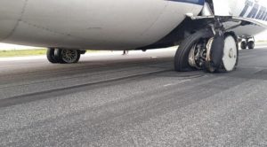  Explozie la anvelopele unui avion care efectua cursa Satu Mare - București
