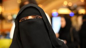  Decizie istorică în Arabia Saudită. Femeile vor avea voie să plece de acasă fără să aibă acordul unui bărbat