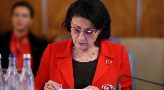 Ecaterina Andronescu, ministrul Educației, a fost demisă de Premier