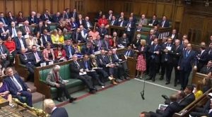  Haos în Parlamentul britanic: Opoziția britanică obține controlul, premierul depune moțiune pentru anticipate