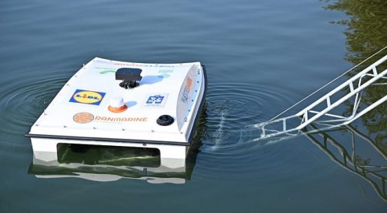 În premieră în România, o dronă specială va fi folosită pentru a curăţa apele de deşeuri din plastic