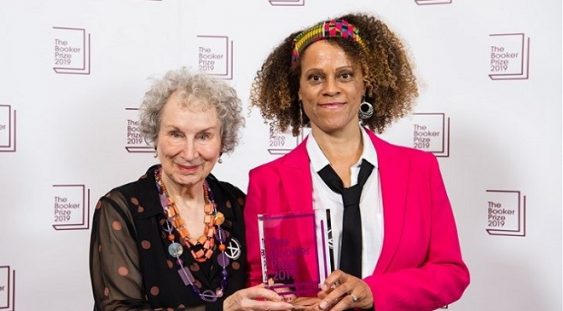 Literatură: Margaret Atwood și Bernardine Evaristo câștigă Premiul Booker, împărțit după 30 de ani