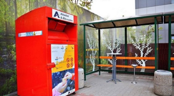 Asociația Atitudini & Alternative a instalat opt containere pentru haine în București