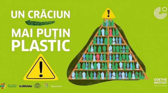 Goethe-Institut București: un brad de sticle de plastic, ca semn de protest